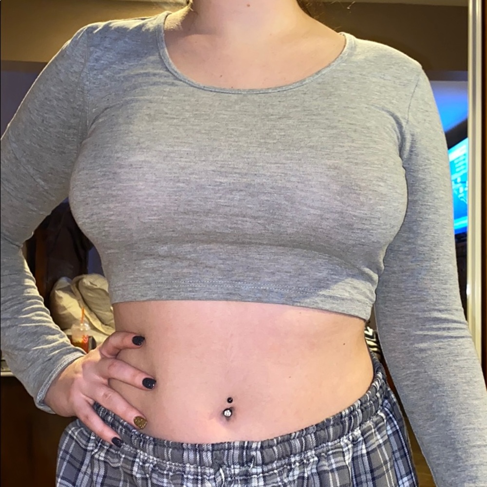 Long sleeve gray crop top